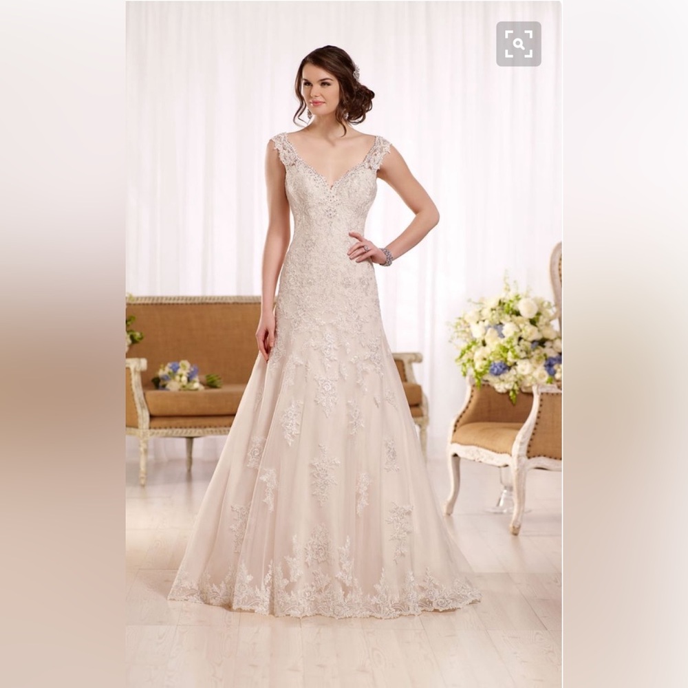 Essence of Australia wedding dress. Size 14. I am a size 12 but had to size up.